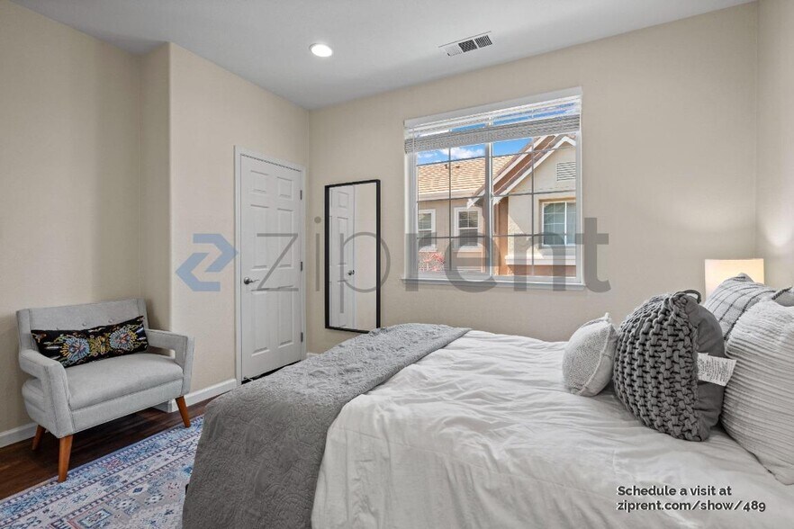 Building Photo - 1013 Carnelian Terrace