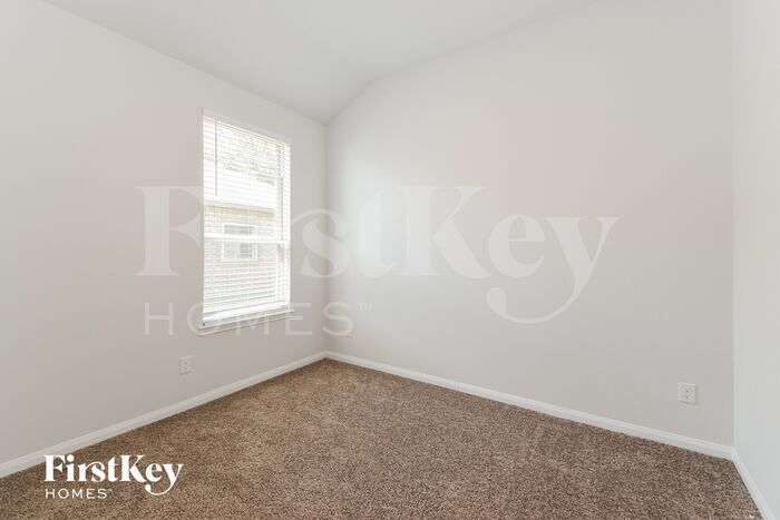 Building Photo - 127 Lk Wy Cir