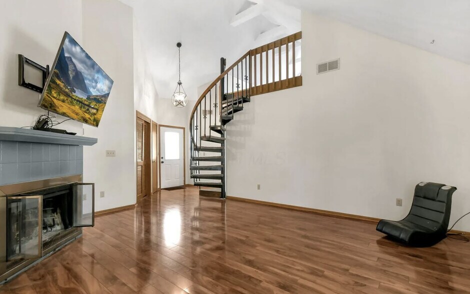 Building Photo - 1049 Sunrise Dr