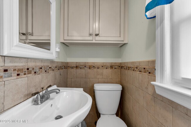 Building Photo - 21 Peterson Ln