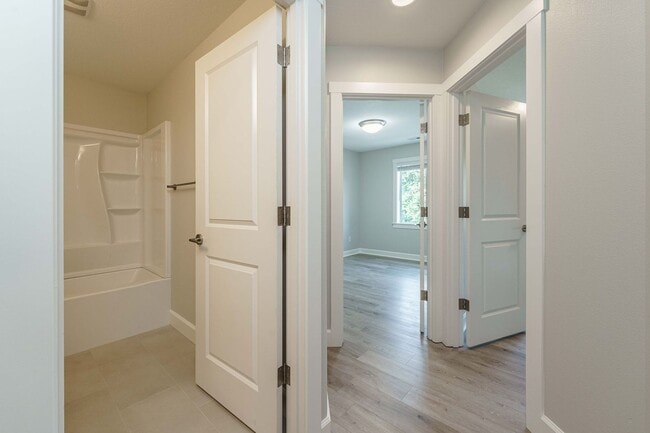 Building Photo - Desirable Salmon Creek Home Located in Lux...