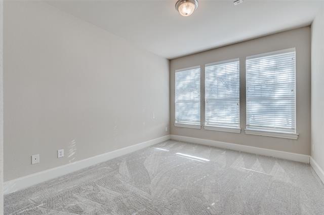 Building Photo - 635 Senda