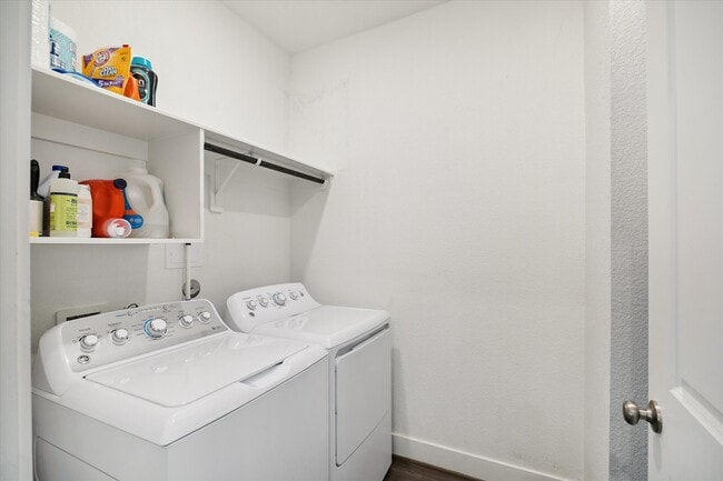 Building Photo - 1600 Portia Ln