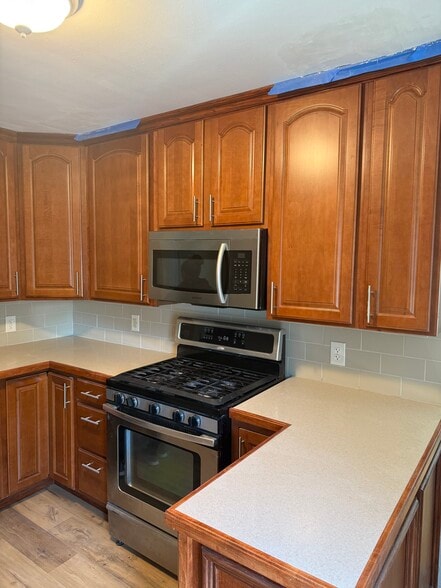 Building Photo - 527 Peyton St