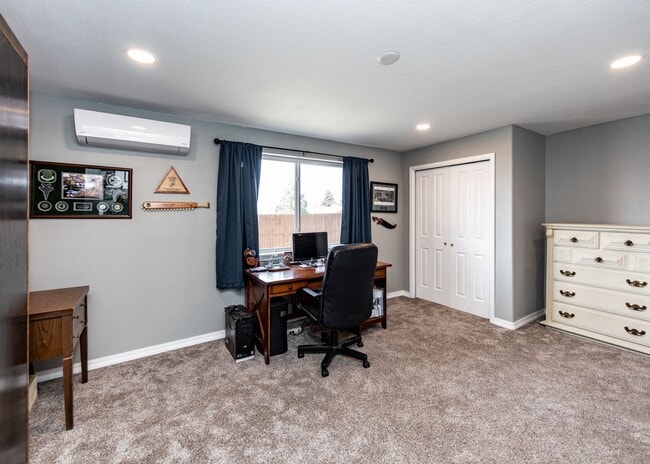 Building Photo - Fabulous 6 bedroom + office D20 Home with ...