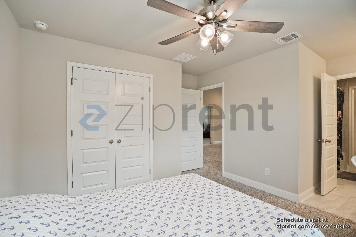 Building Photo - Unit
