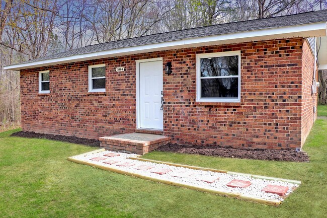 Building Photo - 504 Tulip Tree Dr