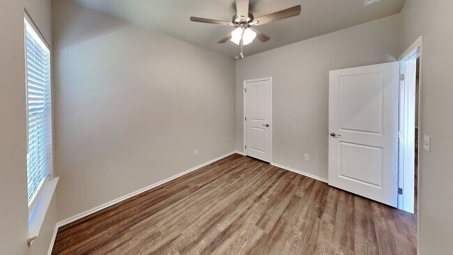 Building Photo - Luxury 3 Bedroom 2 Bathroom Duplex in Piedmont Schools (Neighborhood Park and Basketball Court)-L...