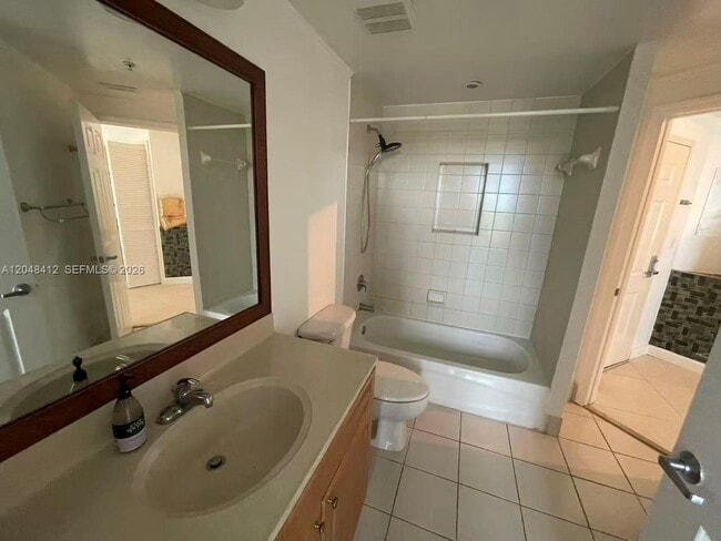 Building Photo - 2600 SW 27th Ave