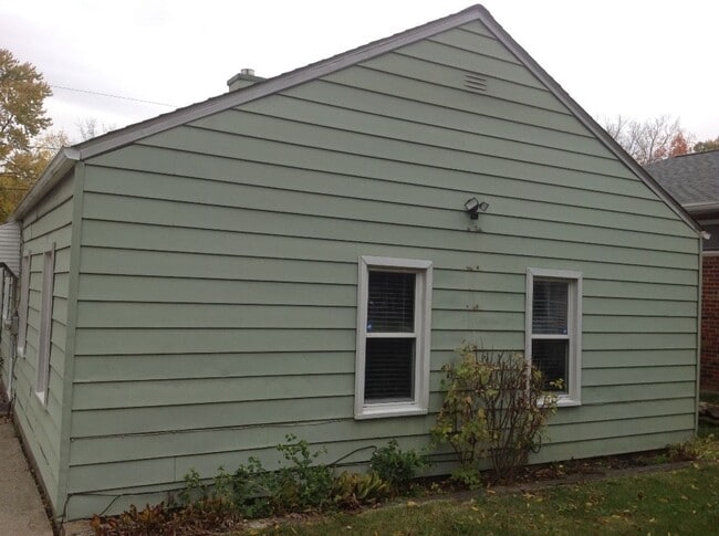 Building Photo - Beautiful home!