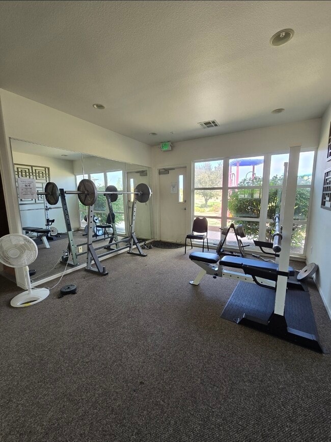 Building Photo - 2465 Theresea Ln