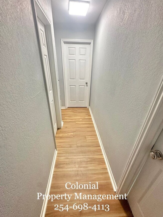 Building Photo - AVAILABLE NOW! 1/2 OFF 1st Month's RENT IF YOU MOVE IN DURING DECEMBER!!!