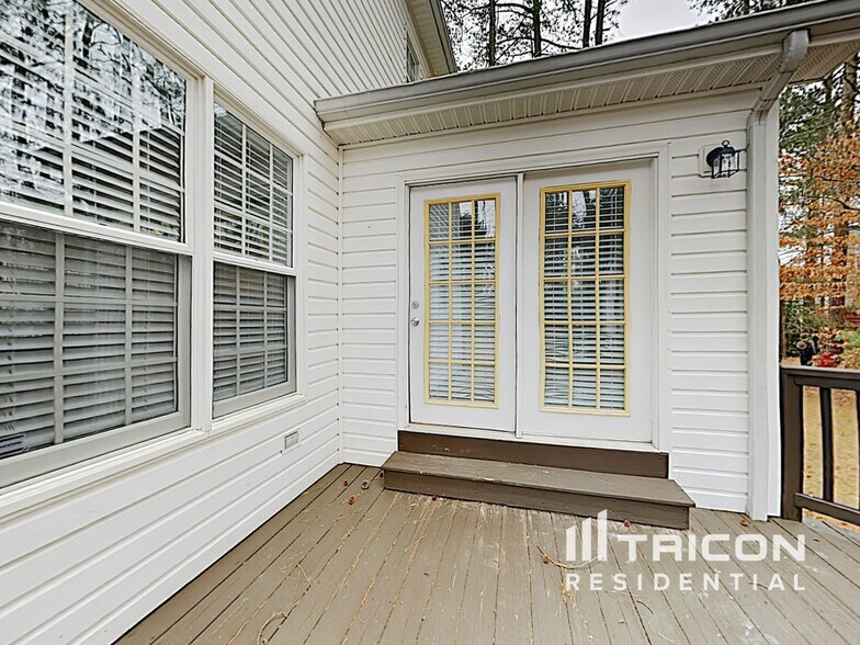 Building Photo - 999 St Catherines Dr