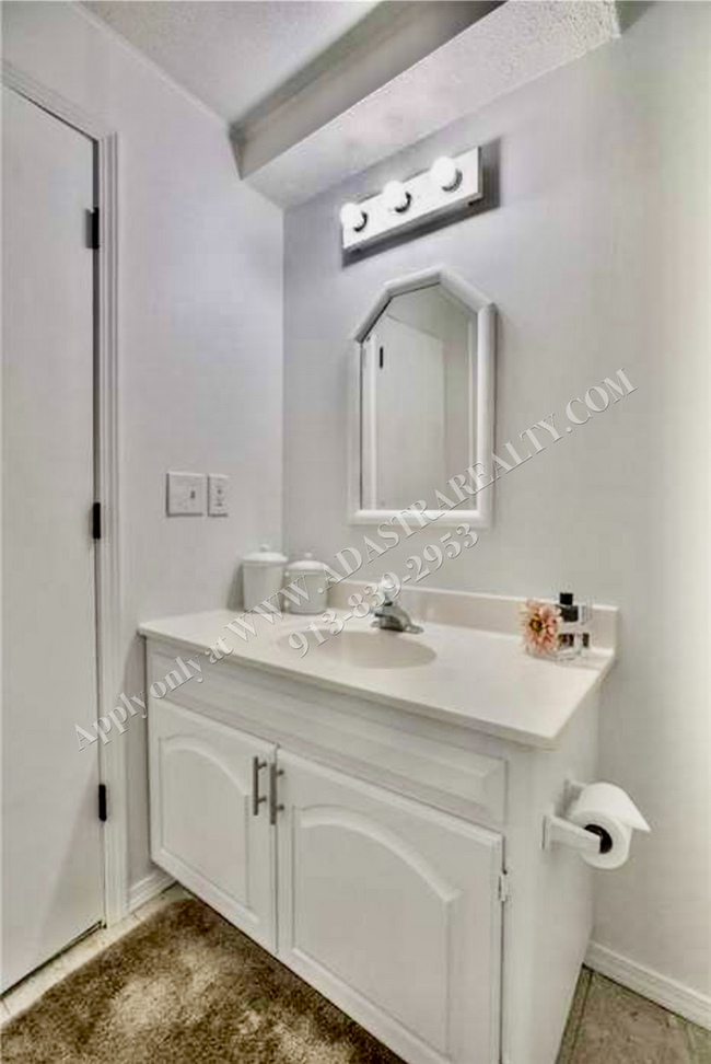 Building Photo - Beautiful UPDATED Ranch in Mission-Coming SOON!!