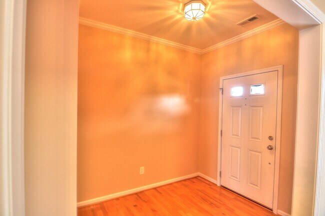 Building Photo - Light, Bright Governor's Village Townhome