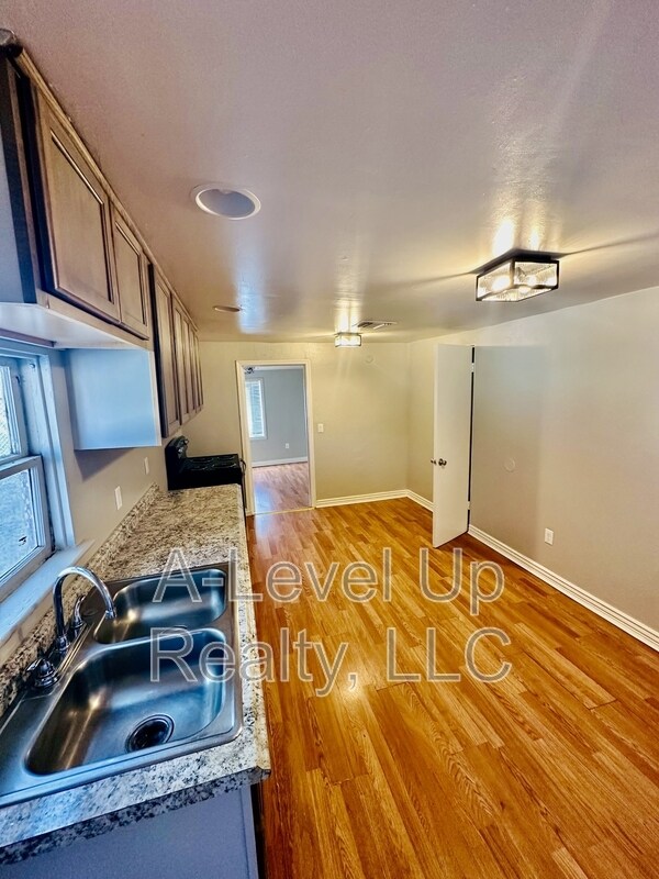 Building Photo - 3909 S 14th Ave