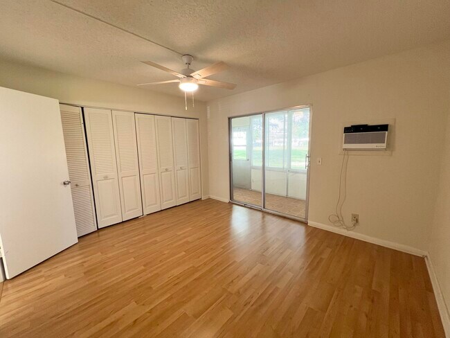 Building Photo - 170 Newport Dr