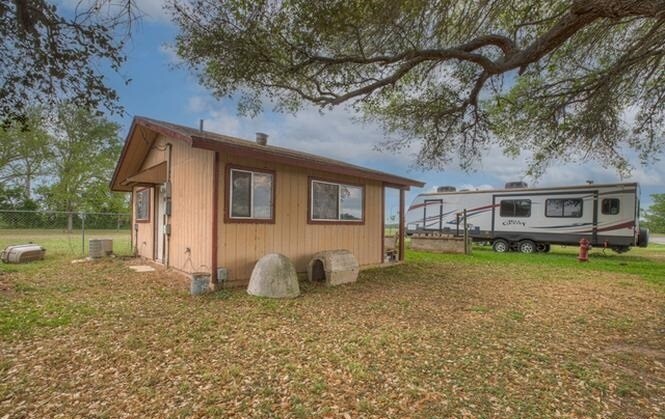 Building Photo - 1010 Country Oak Dr