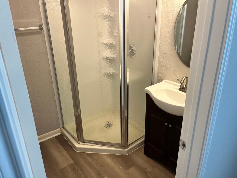 Building Photo - 6817 Anderson St