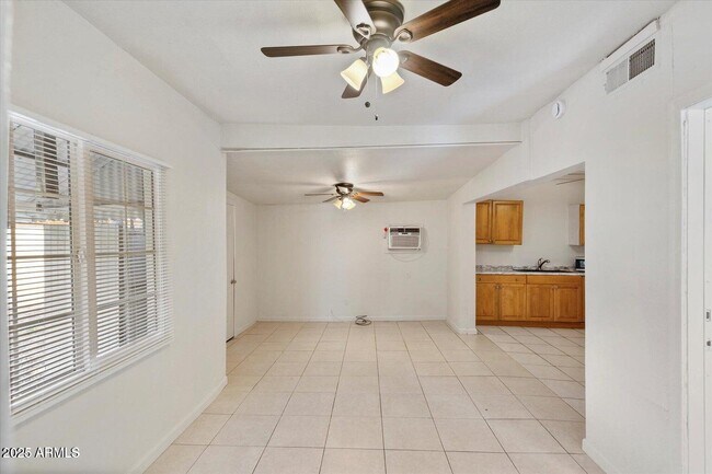 Building Photo - 126 N 10th Ave