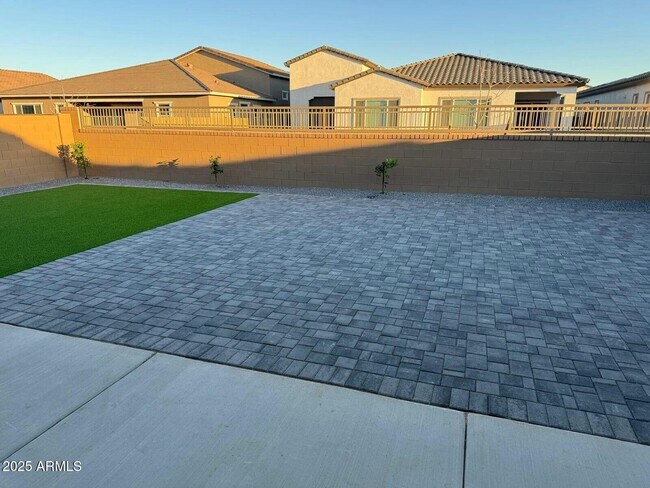 Building Photo - 3300 E Ranchhand Dr