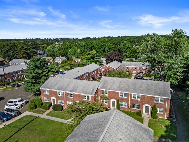 Building Photo - 18 Hamilton Ct