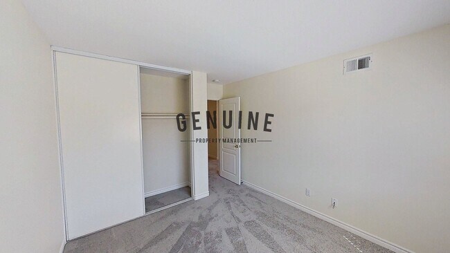 Building Photo - Spacious 3Bd 2.5Ba Home w/Den