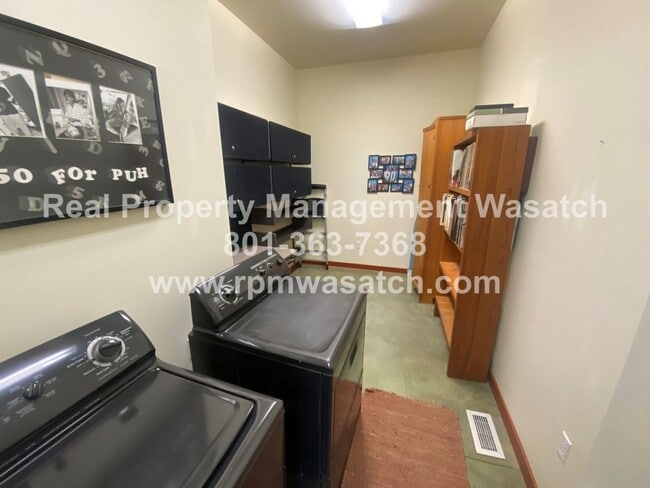 Building Photo - Check out This Stunning 3 Bedroom 2.5 Bath...
