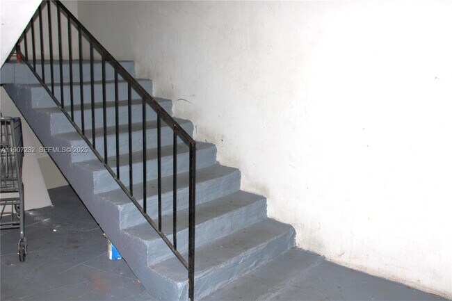 Building Photo - 13685 NE 10th Ave