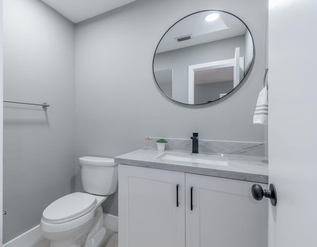 Building Photo - 1579 Springside Dr