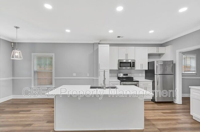 Building Photo - 2703 E Surrey Dr