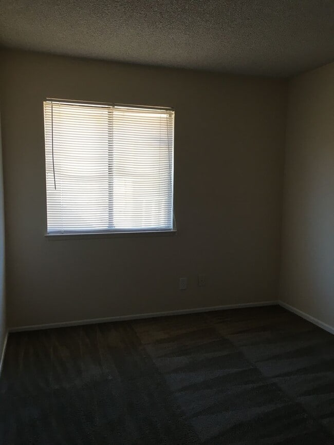 Building Photo - Great Location close to shopping at Durango and Summerlin Parkway