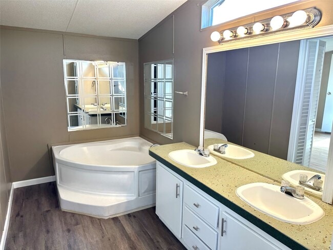 Building Photo - 4602 Durant Ave