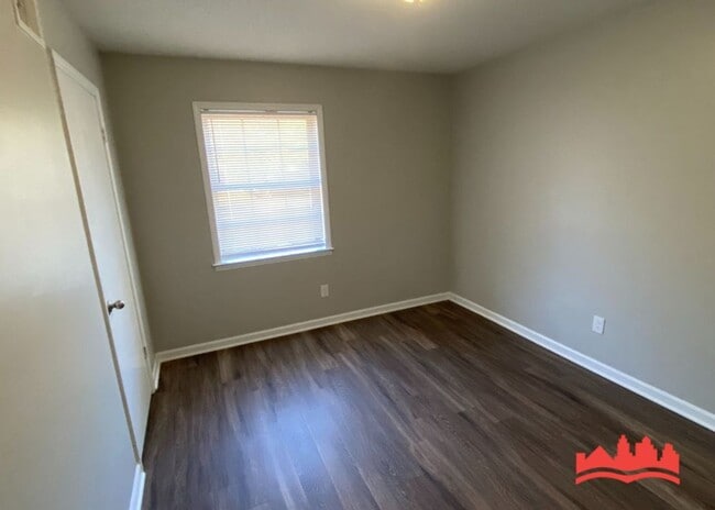 Building Photo - 5082 Chantilly Dr