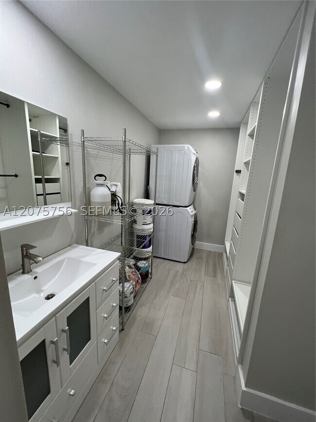 Building Photo - 15012 Royal Palm Ave