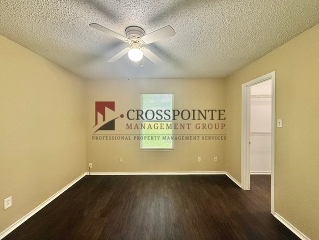 Building Photo - 3 Bedroom, 2 Bathroom Home!