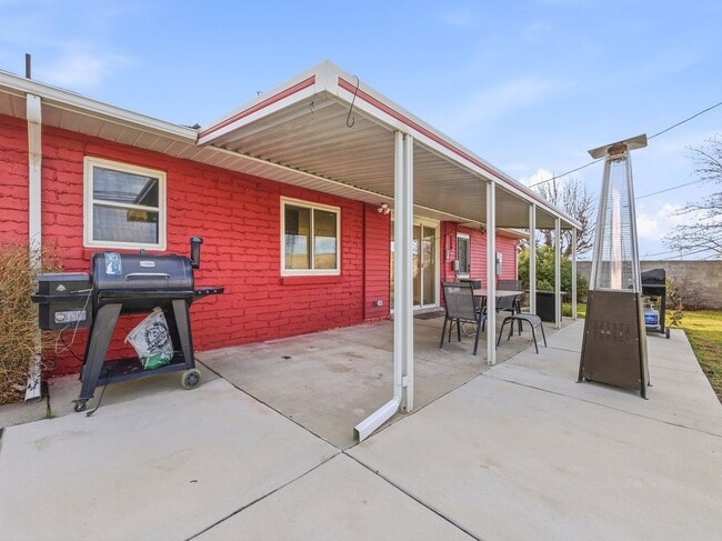 Building Photo - 2885 E Loran Heights Dr