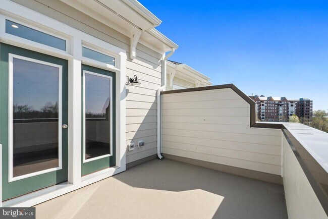 Building Photo - 596 Watermans Dr