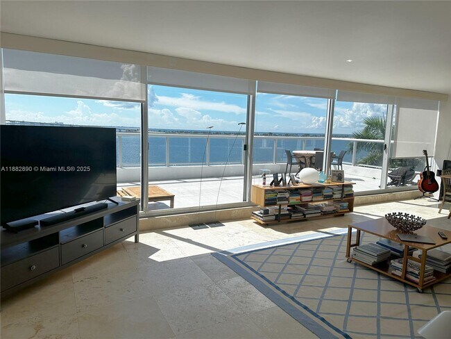 Building Photo - 1541 Brickell Ave