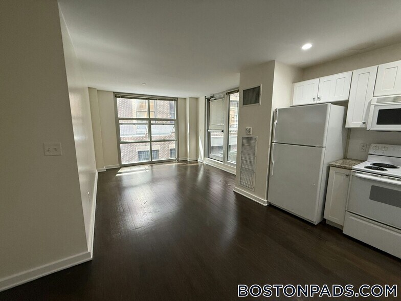 Building Photo - 40 Boylston St