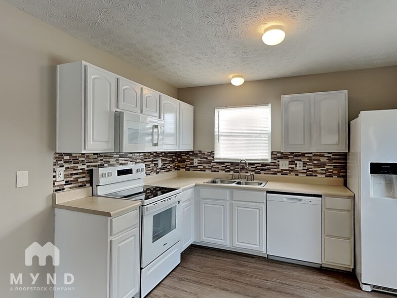 Building Photo - 3904 Liriope St