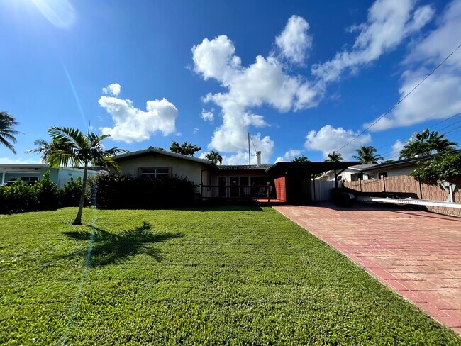 Building Photo - 1712 SW 5th St