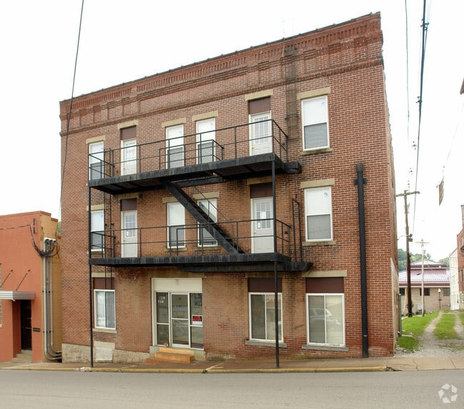 Building Photo - 111 Market St