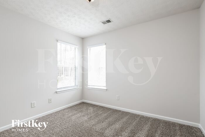 Building Photo - 807 Lazy Ln