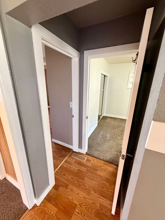 Building Photo - Charming and low-maintenance 2-bedroom, 1-...