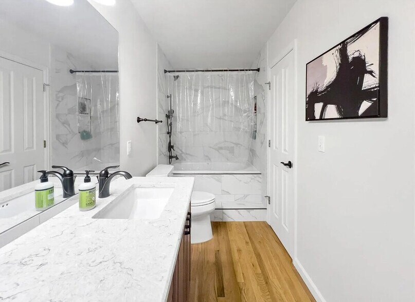 Building Photo - 1555 California St