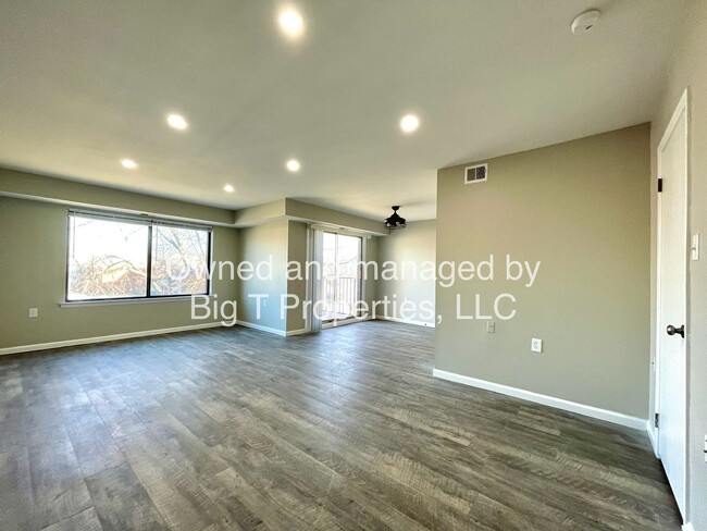 Building Photo - One Bedroom Condominium in Leesburg, VA