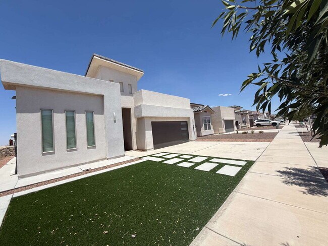 Building Photo - 13389 Carterton Ave