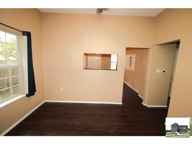 Building Photo - 207 S 6th St