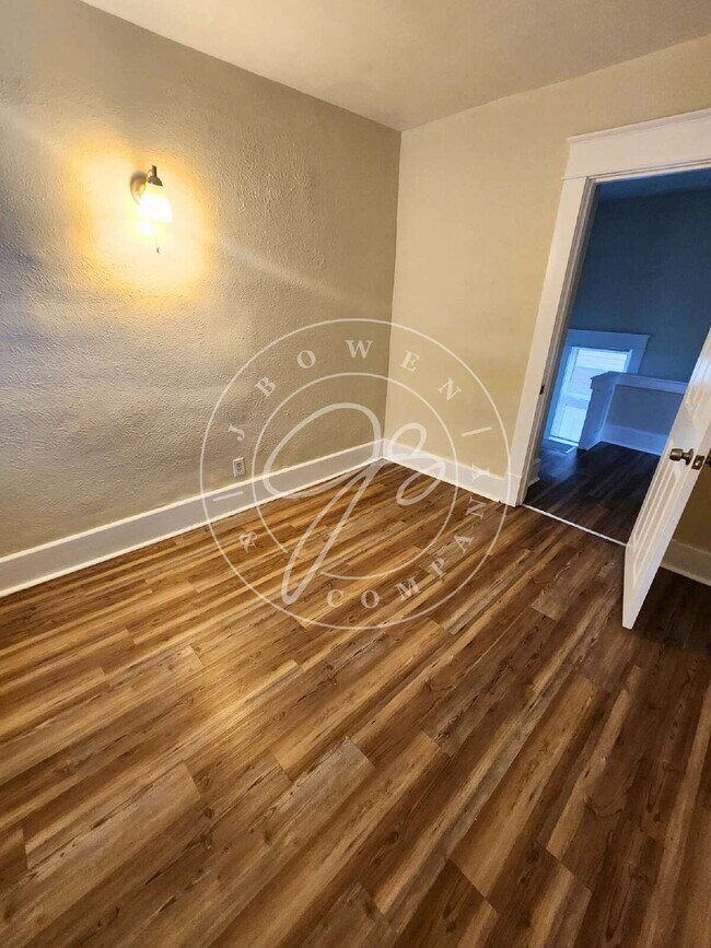 Building Photo - Must See! Fully Updated 3-Bedroom Home in West Toledo